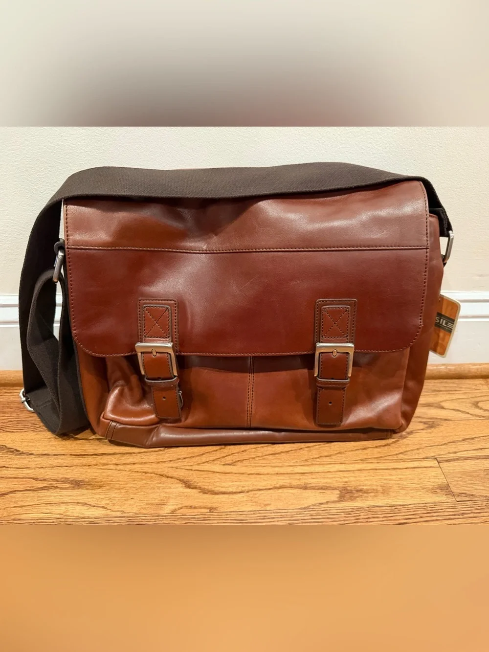 Fossil Chestnut Brown Leather Messenger Bag with Dark Brown Strap
